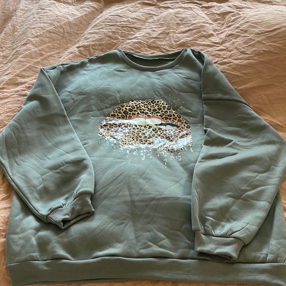 Graphic crew fleece sweater